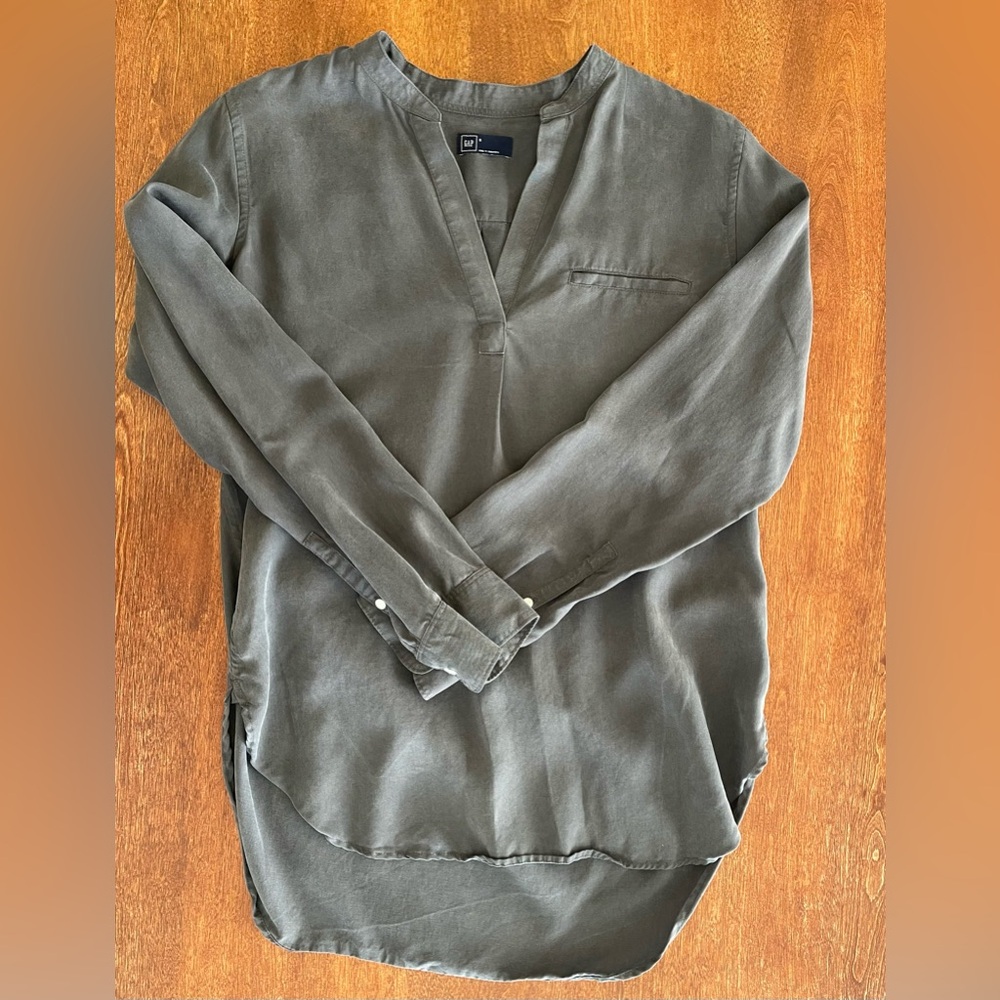 Gap women’s small tencel blouse